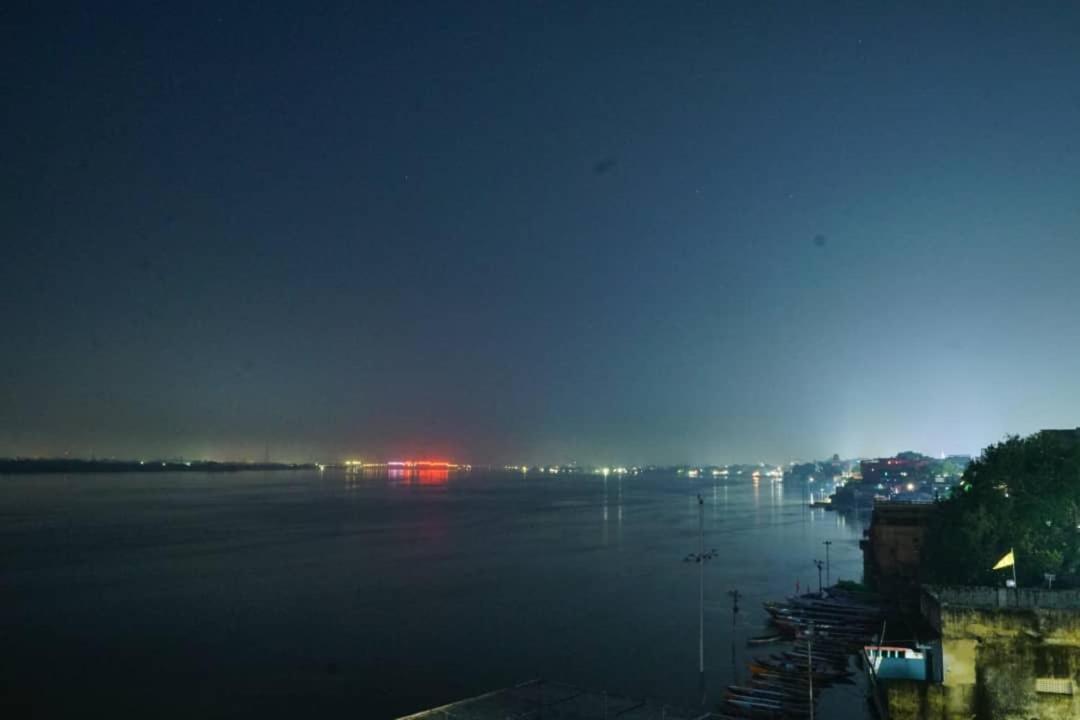 On The Ghat By Howdy Hostels Benares Buitenkant foto